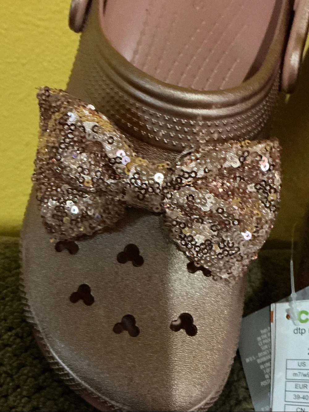 CROCS Women’s 9 men’s 7 Rose Gold Sequin Bow Clog nwt bow Mickey Mouse fashion